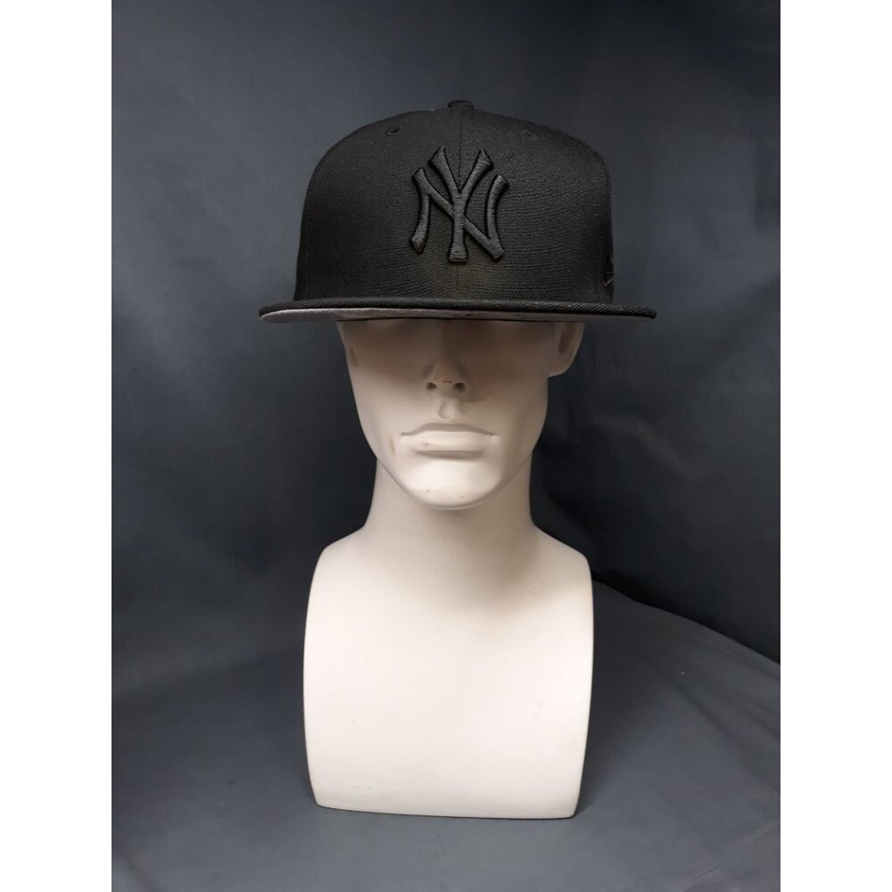 New Era 59Fifty Men's Fitted New York Yankees Hat Black Size 7 NEW!